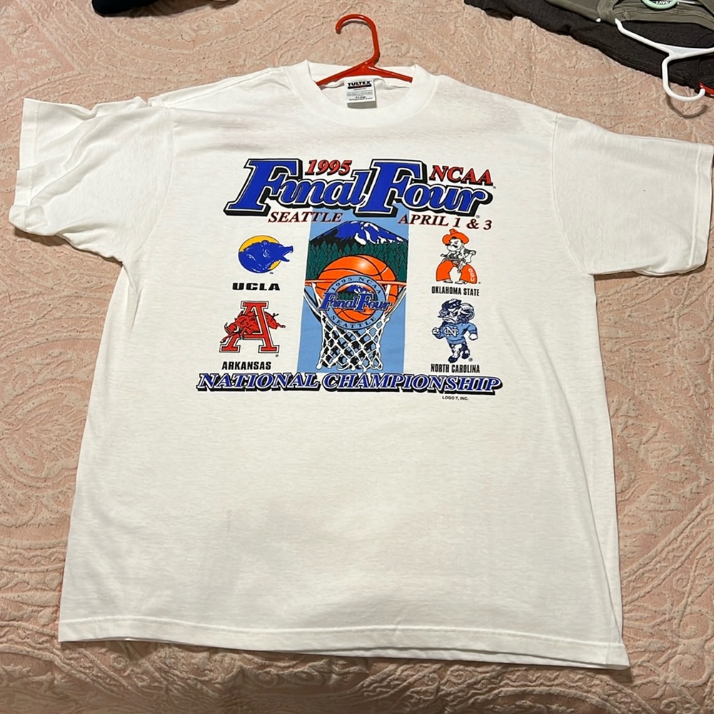 XL Vintage NCAA MENS Final 4 t shirt 1995